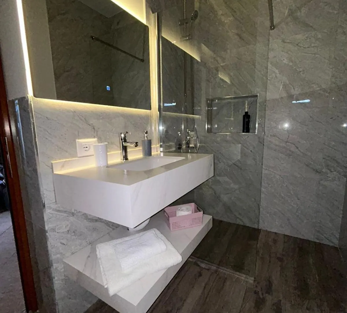 Kiki'S Rooms 2 Vlorë